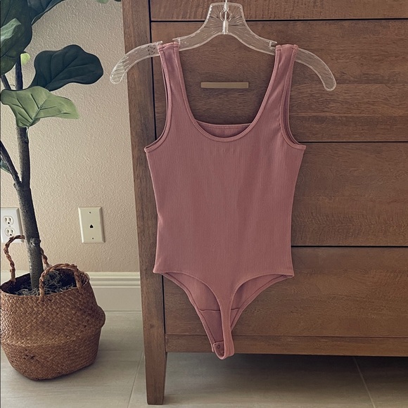 A&F Ribbed Bodysuit - Picture 2 of 4